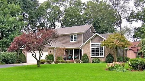 6604 Ridgeview Dr, De Motte, IN 46310 photo 1