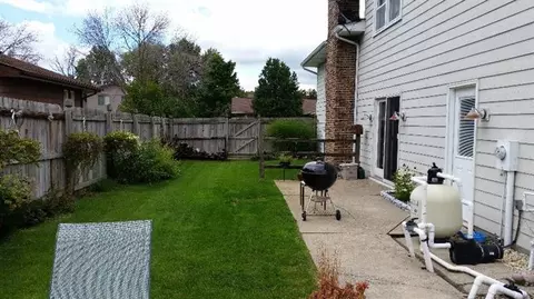 8712 Clark Pl, Crown Point, IN 46307 photo 5