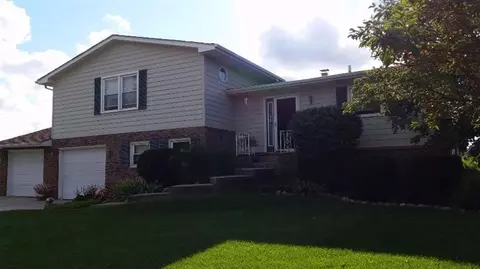 8712 Clark Pl, Crown Point, IN 46307 photo 1