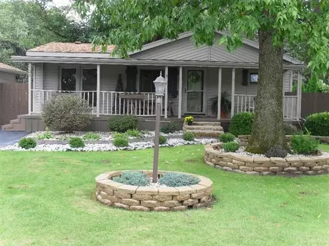 131 S Lillian St, Griffith, IN 46319 photo 2