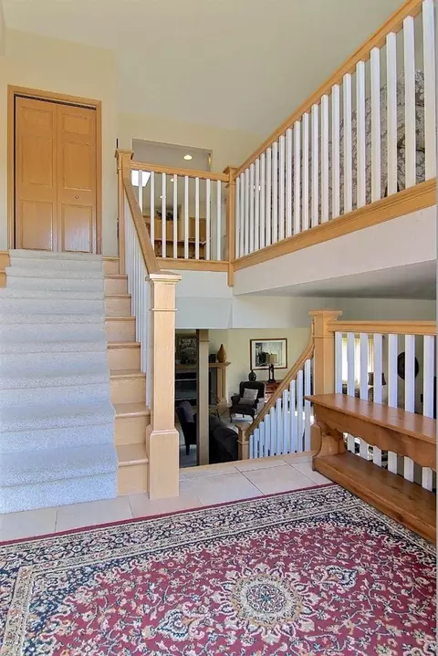 9217 Maple Dr, Saint John, IN 46373 photo 4