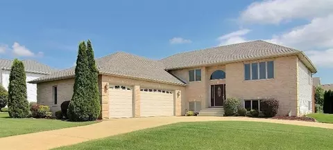 9217 Maple Dr, Saint John, IN 46373 photo 2
