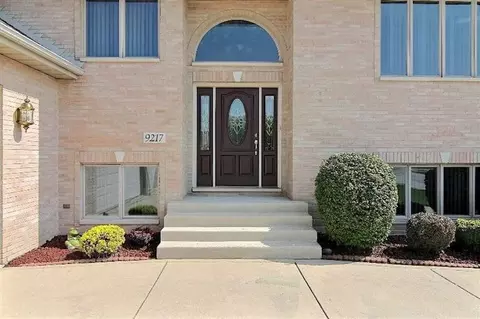9217 Maple Dr, Saint John, IN 46373 photo 3