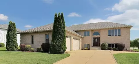 9217 Maple Dr, Saint John, IN 46373 photo 1