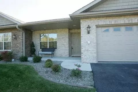 864 Veterans Ln, Crown Point, IN 46307 photo 2