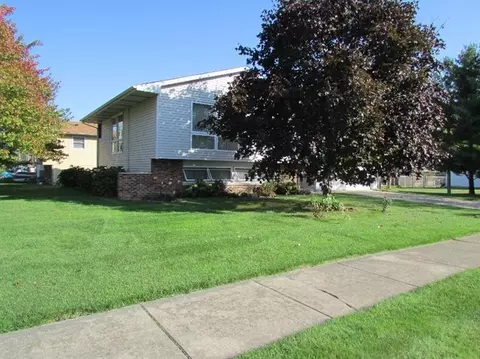 910 Pratt St, Crown Point, IN 46307 photo 4