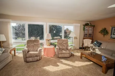 910 Pratt St, Crown Point, IN 46307 photo 5