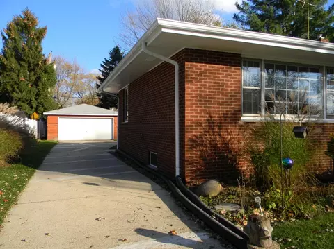 8433 Forest Ave, Munster, IN 46321 photo 2