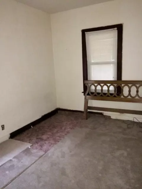 346 Arthur St, Gary, IN 46404 photo 4