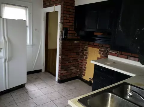 346 Arthur St, Gary, IN 46404 photo 3