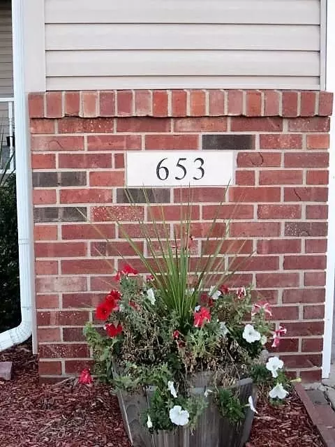 653 Wren Ct, Griffith, IN 46319 photo 2