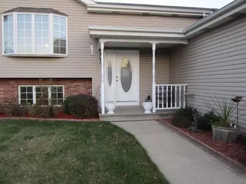 653 Wren Ct, Griffith, IN 46319 photo 3