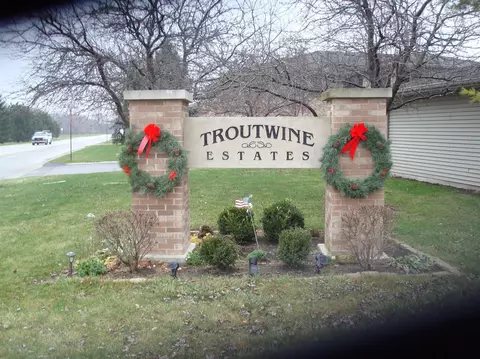 1365 Wright Dr, Crown Point, IN 46307 photo 2