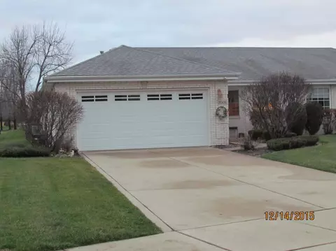 2001 Silver Hawk Dr, Crown Point, IN 46307 photo 2