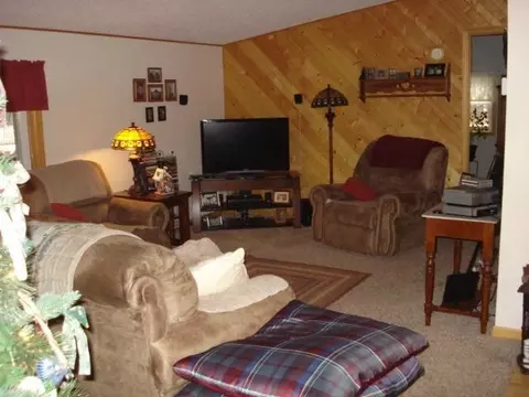 9567 Barbara Ct, De Motte, IN 46310 photo 5
