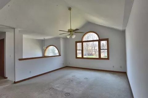 718 Commodore Ln, Porter, IN 46304 photo 2