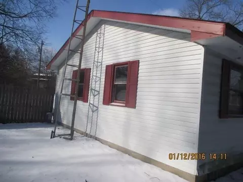 10484 N 500 E, De Motte, IN 46310 photo 2