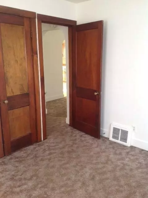 409 E Glen Park Ave, Griffith, IN 46319 photo 5
