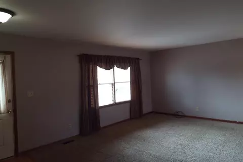 704 Darcy Ln, Griffith, IN 46319 photo 6