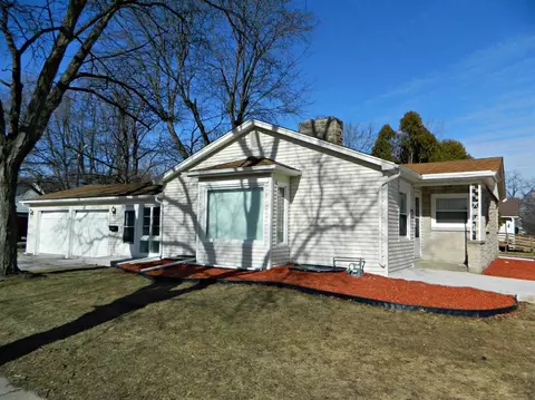 667 S Main St, Crown Point, IN 46307 photo 2