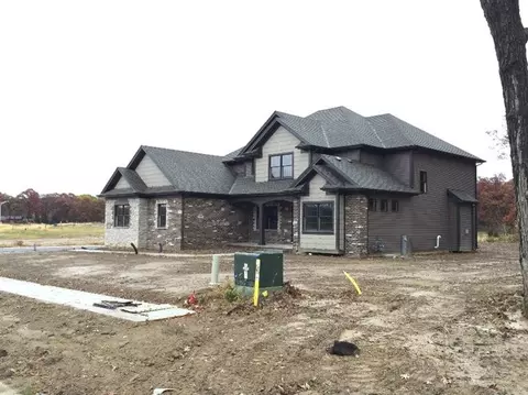 2124 Copper Creek Dr, Crown Point, IN 46307 photo 2
