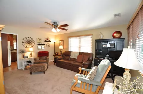 617 W Pine St, Griffith, IN 46319 photo 4