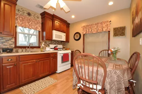 617 W Pine St, Griffith, IN 46319 photo 8