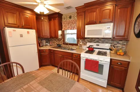 617 W Pine St, Griffith, IN 46319 photo 5