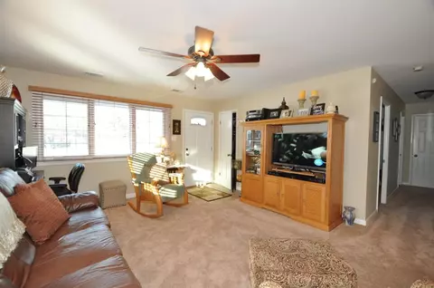 617 W Pine St, Griffith, IN 46319 photo 3