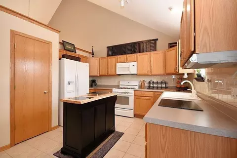 7853 E 104th Pl, Crown Point, IN 46307 photo 6