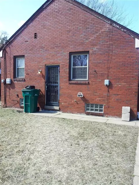 447 Taft Pl, Gary, IN 46404 photo 2