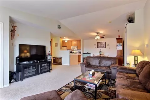9831 Wildwood Cir #2-B, Munster, IN 46321 photo 5