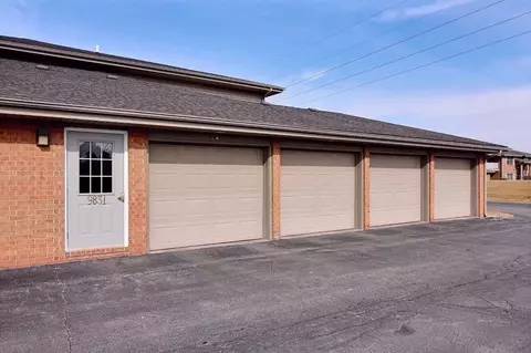 9831 Wildwood Cir #2-B, Munster, IN 46321 photo 3