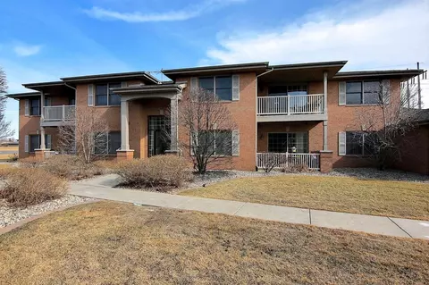 9831 Wildwood Cir #2-B, Munster, IN 46321 photo 1