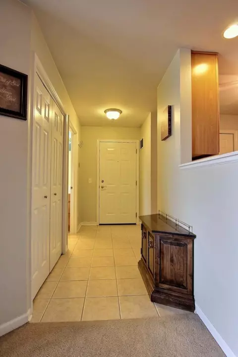 9831 Wildwood Cir #2-B, Munster, IN 46321 photo 4