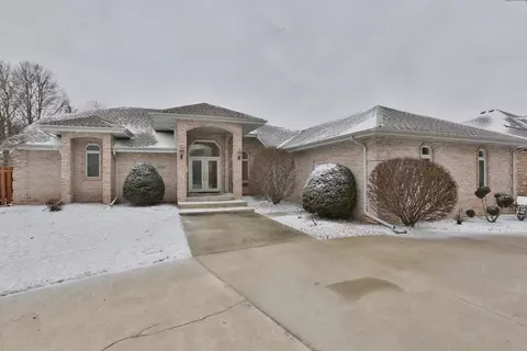 8332 Castle Dr, Munster, IN 46321 photo 1
