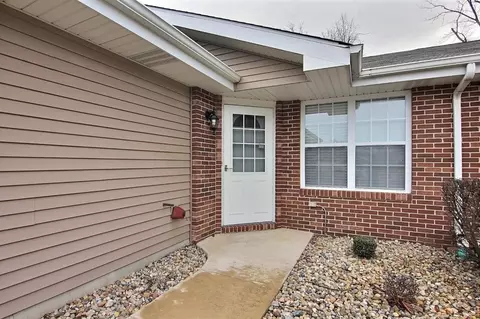 5823 Anthony Ct, Griffith, IN 46319 photo 2