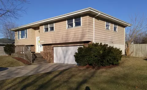 9809 Arthur Pl, Crown Point, IN 46307 photo 2