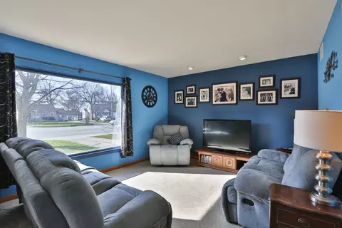 807 N Broad St, Griffith, IN 46319 photo 2