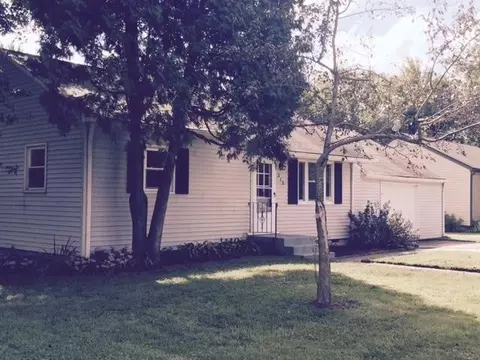 313 Cedar St, Crown Point, IN 46307 photo 2