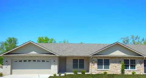 802 Veterans Ln, Crown Point, IN 46307 photo 1