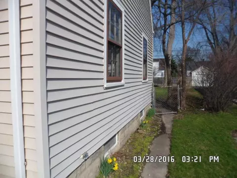 431 N Broad St, Griffith, IN 46319 photo 4