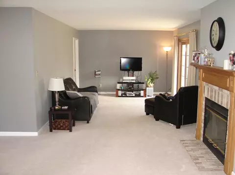 308 Las Olas Dr, Crown Point, IN 46307 photo 4