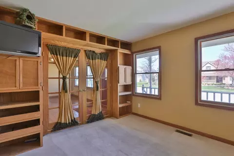 1513 Oak Leaf Dr, Crown Point, IN 46307 photo 3