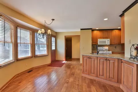 1513 Oak Leaf Dr, Crown Point, IN 46307 photo 4