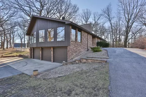 1820 E Rainbow Ln, Crete, IL 60417 photo 2