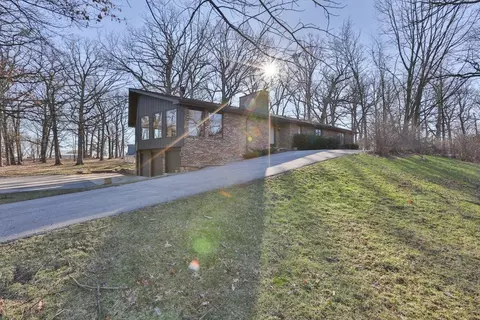 1820 E Rainbow Ln, Crete, IL 60417 photo 1