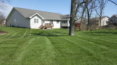 10786 Knickerbocker Ct, Saint John, IN 46373 photo 2