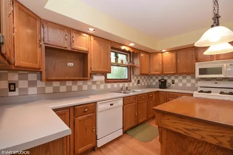 340 Manchester Ct, Griffith, IN 46319 photo 3