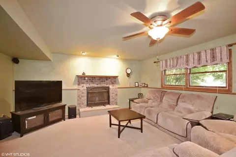340 Manchester Ct, Griffith, IN 46319 photo 5